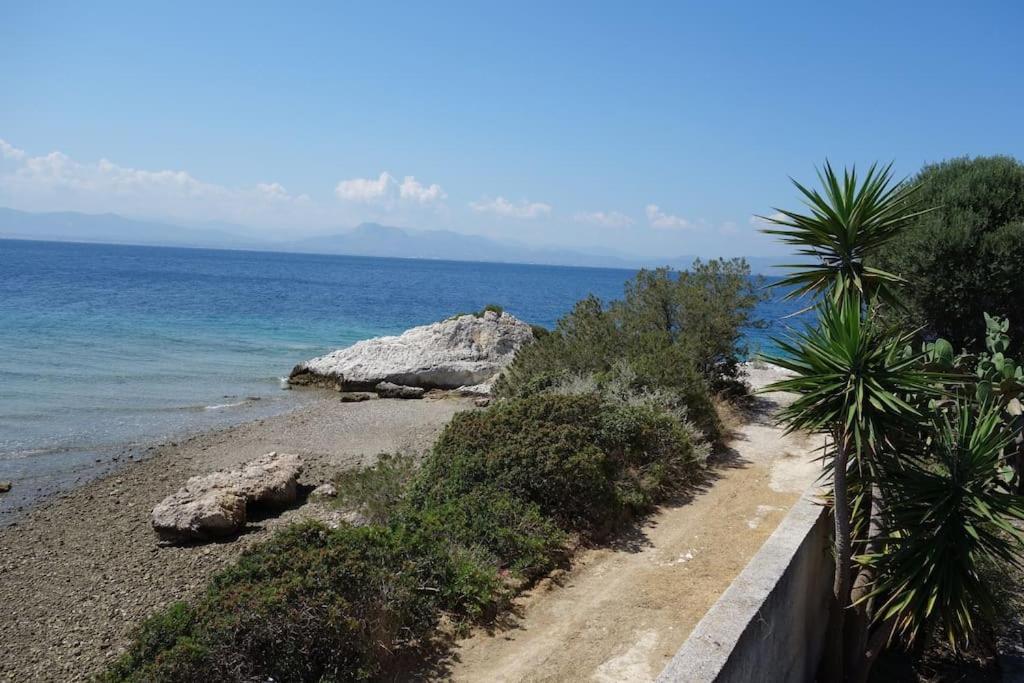 Вилла House By The Sea At Skaloma, Loutraki Озеро Вульягмени Экстерьер фото